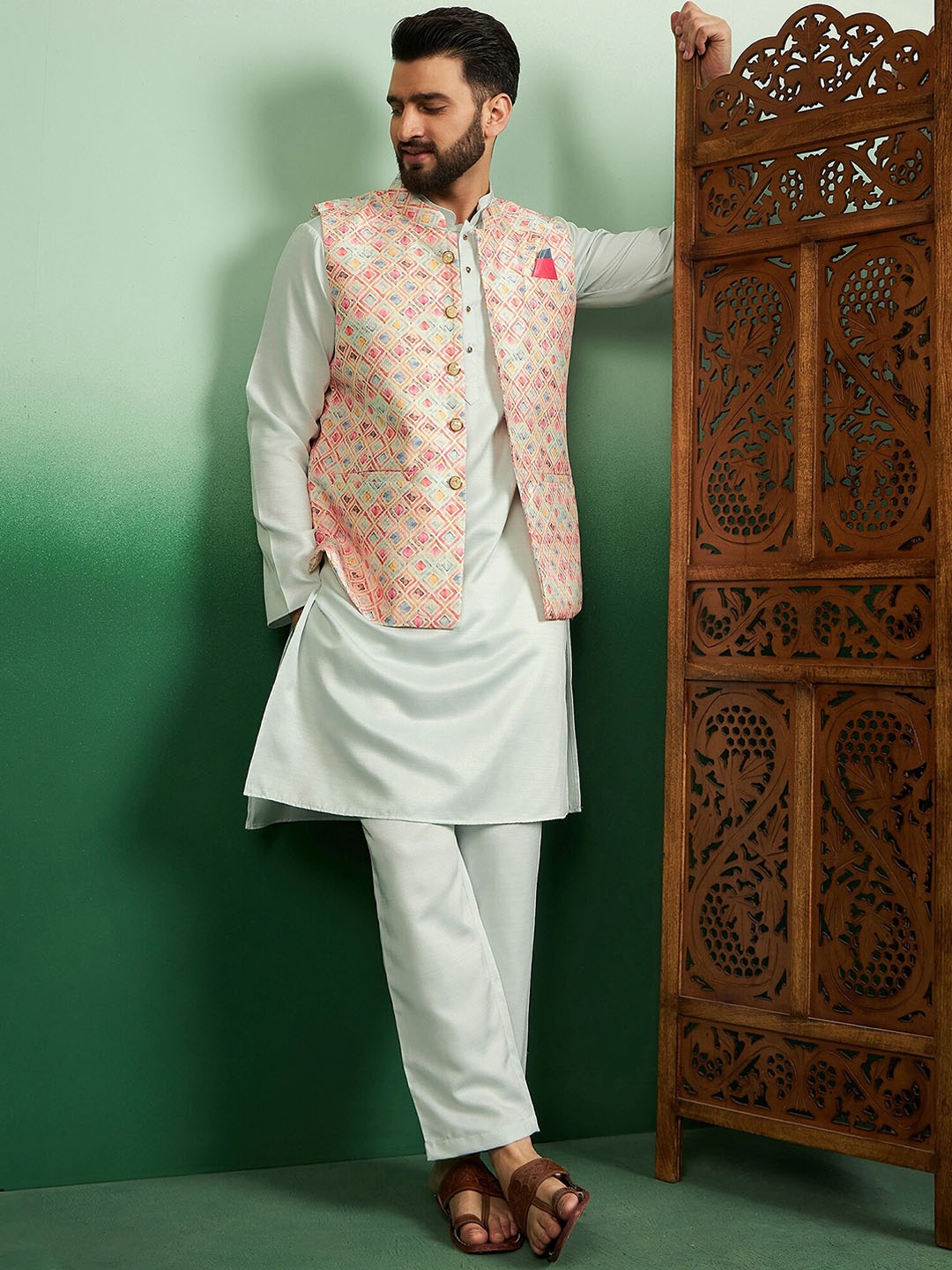 House of Pataudi Mandarin Collar Straight Kurta With Pyjamas & Printed Nehru Jacket, Grey
House of Pataudi Mandarin Collar Straight Kurta With Pyjamas & Printed Nehru Jacket, Grey