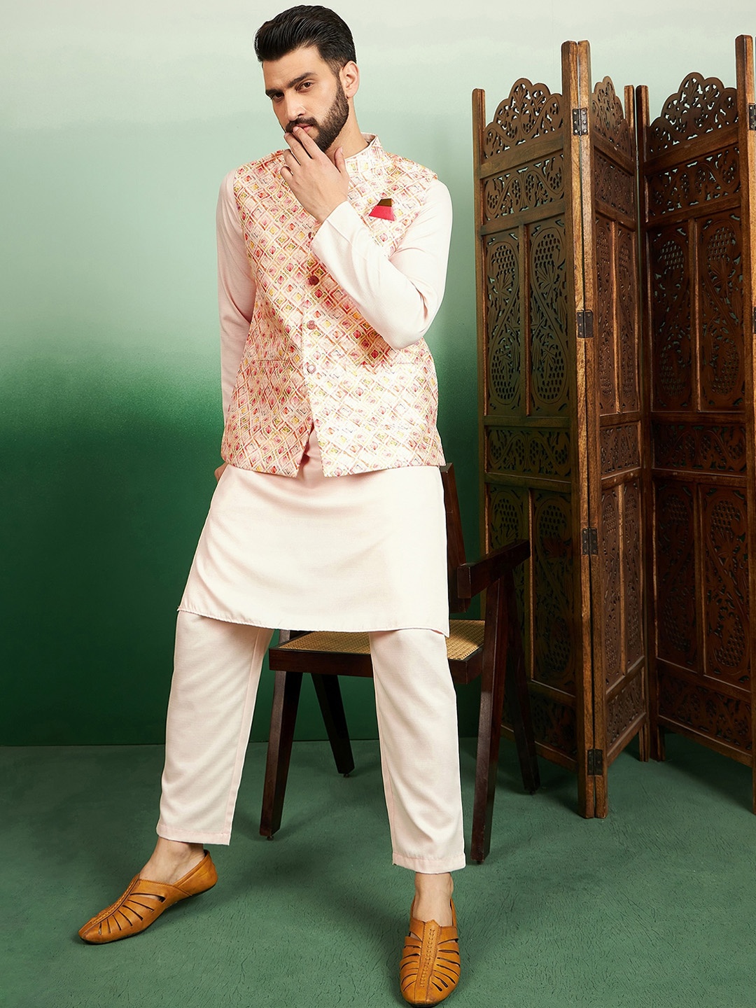 House of Pataudi Mandarin Collar Straight Kurta With Pyjamas & Printed Nehru Jacket, Peach
House of Pataudi Mandarin Collar Straight Kurta With Pyjamas & Printed Nehru Jacket, Peach