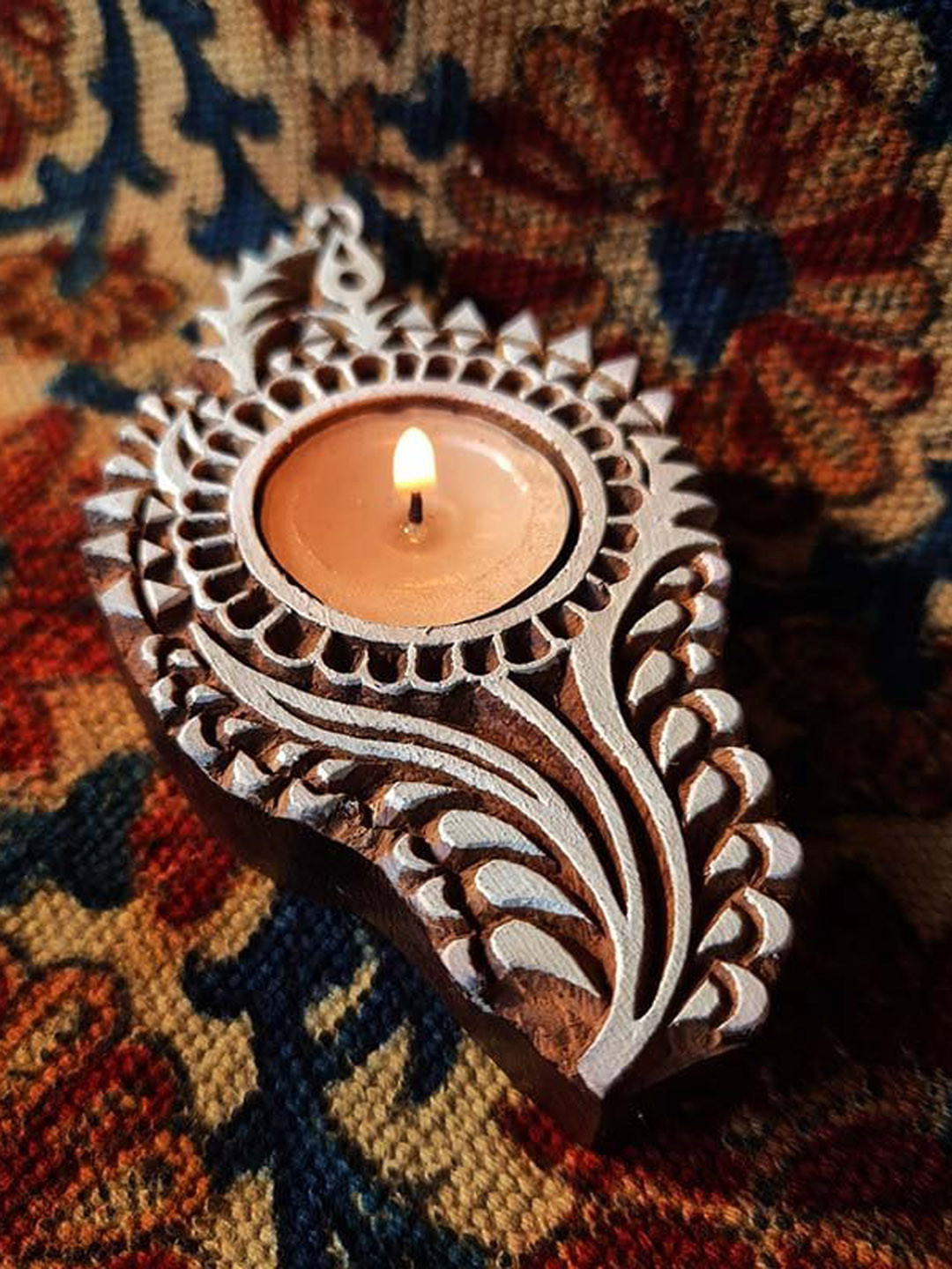Peepul Tree White & Brown Stemmed Flower Hand Engraved Wooden Tealight Candle Holder
Peepul Tree White & Brown Stemmed Flower Hand Engraved Wooden Tealight Candle Holder