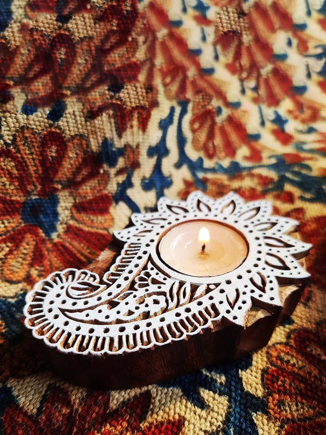 Peepul Tree White & Brown Flower Inspired Hand Engraved Wooden Tealight Candle Holder
Peepul Tree White & Brown Flower Inspired Hand Engraved Wooden Tealight Candle Holder
