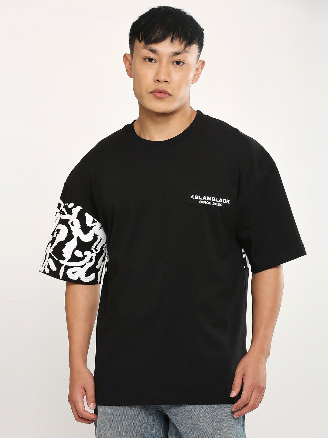 Blamblack Unisex Abstract Printed Drop-Shoulder Sleeves Pure Cotton Oversized T-shirt, Black
Blamblack Unisex Abstract Printed Drop-Shoulder Sleeves Pure Cotton Oversized T-shirt, Black