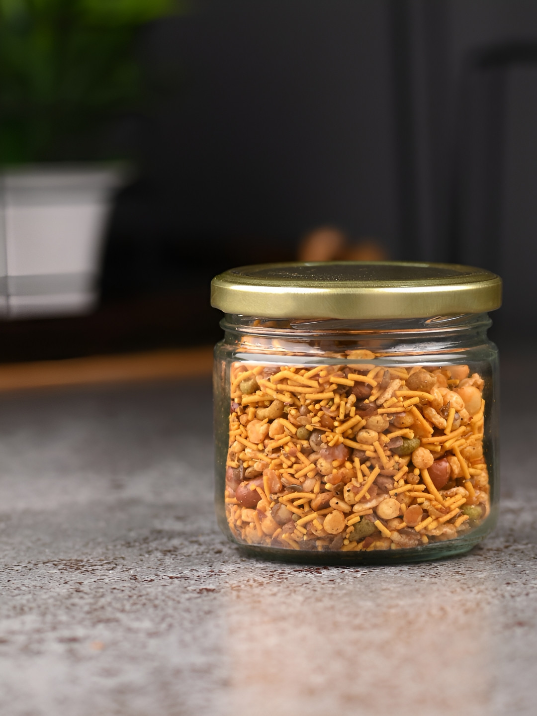 Afast Transparent & Gold-Toned Glass Dishwasher Safe Food Container 350ml 
Afast Transparent & Gold-Toned Glass Dishwasher Safe Food Container 350ml