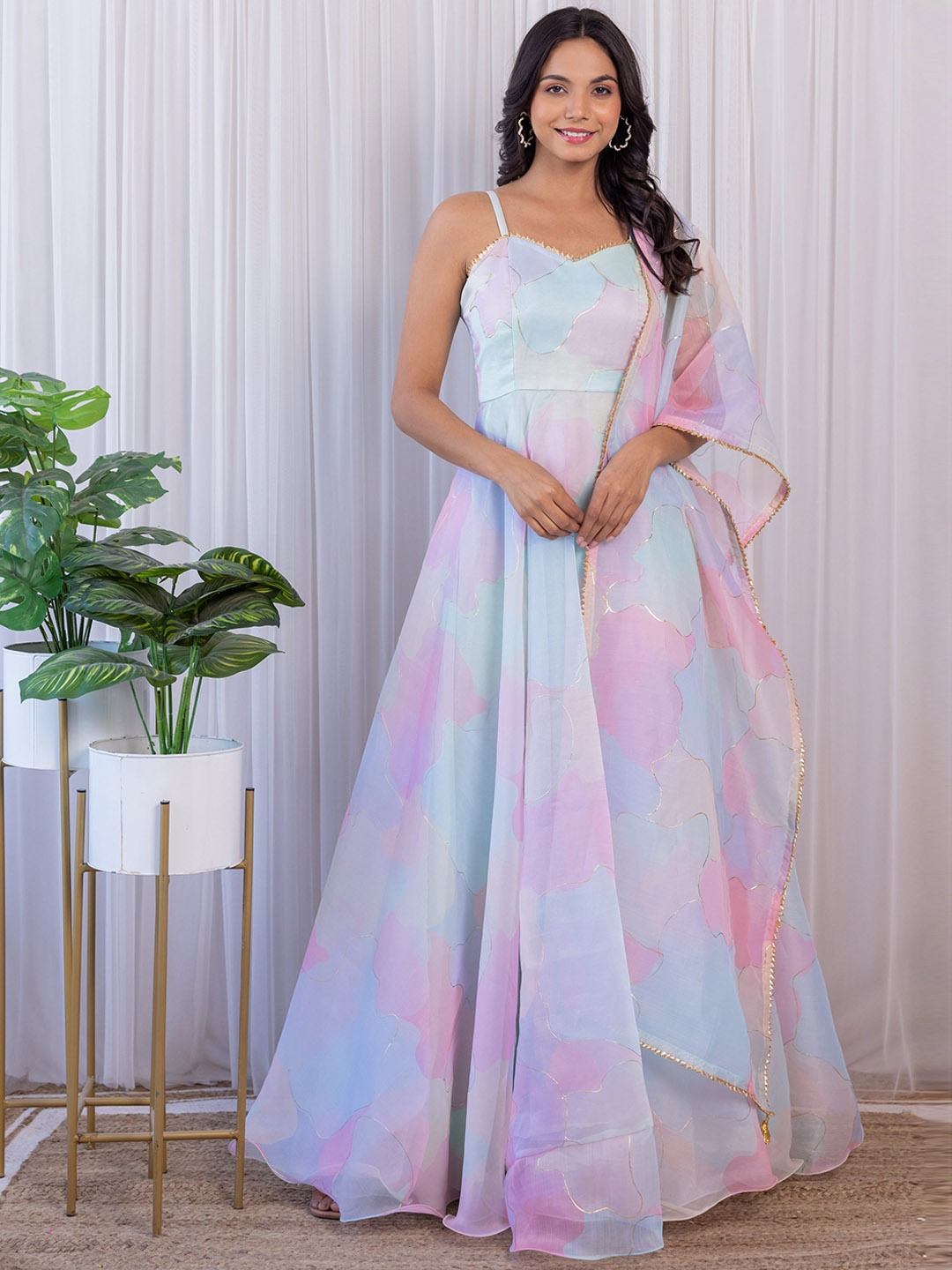 LABEL KANUPRIYA Floral Printed Shoulder Straps Organza Anarkali Kurta & Dupatta, White
LABEL KANUPRIYA Floral Printed Shoulder Straps Organza Anarkali Kurta & Dupatta, White