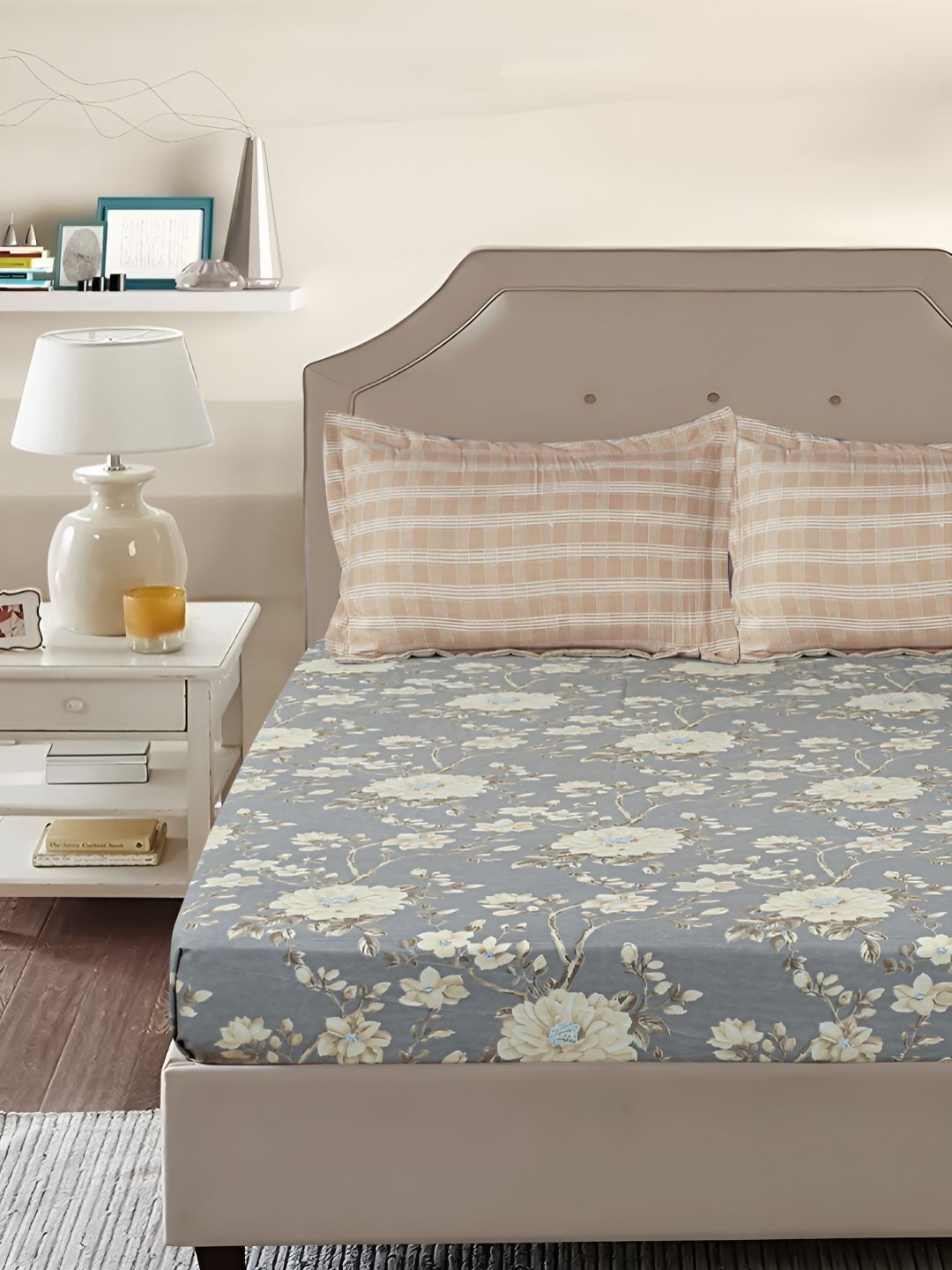 GAPU & BALY Grey & Beige Floral Printed Fitted 140 TC King Bedsheet With 2 Pillow Covers
GAPU & BALY Grey & Beige Floral Printed Fitted 140 TC King Bedsheet With 2 Pillow Covers