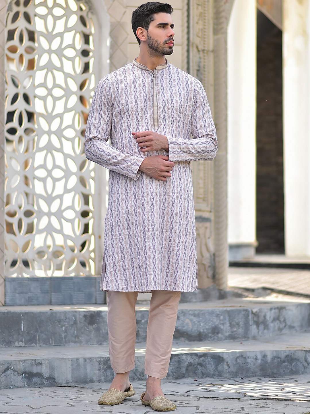 HOUSE OF DEYANN Ethnic Motifs Embroidered Straight Thread Work Kurta with Trousers, Brown
HOUSE OF DEYANN Ethnic Motifs Embroidered Straight Thread Work Kurta with Trousers, Brown