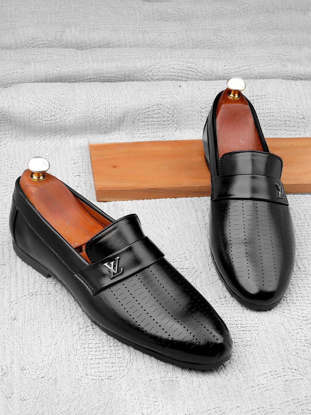 HAKKEL Men Textured Lightweight Loafers, Black
