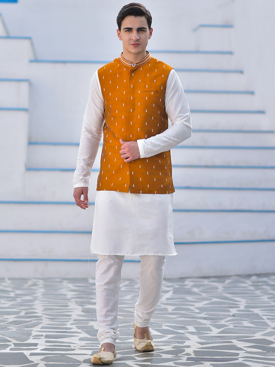 HOUSE OF DEYANN Ethnic Motifs Regular Kurta with Churidar & Woven Design Nehru Jacket, Copper
HOUSE OF DEYANN Ethnic Motifs Regular Kurta with Churidar & Woven Design Nehru Jacket, Copper