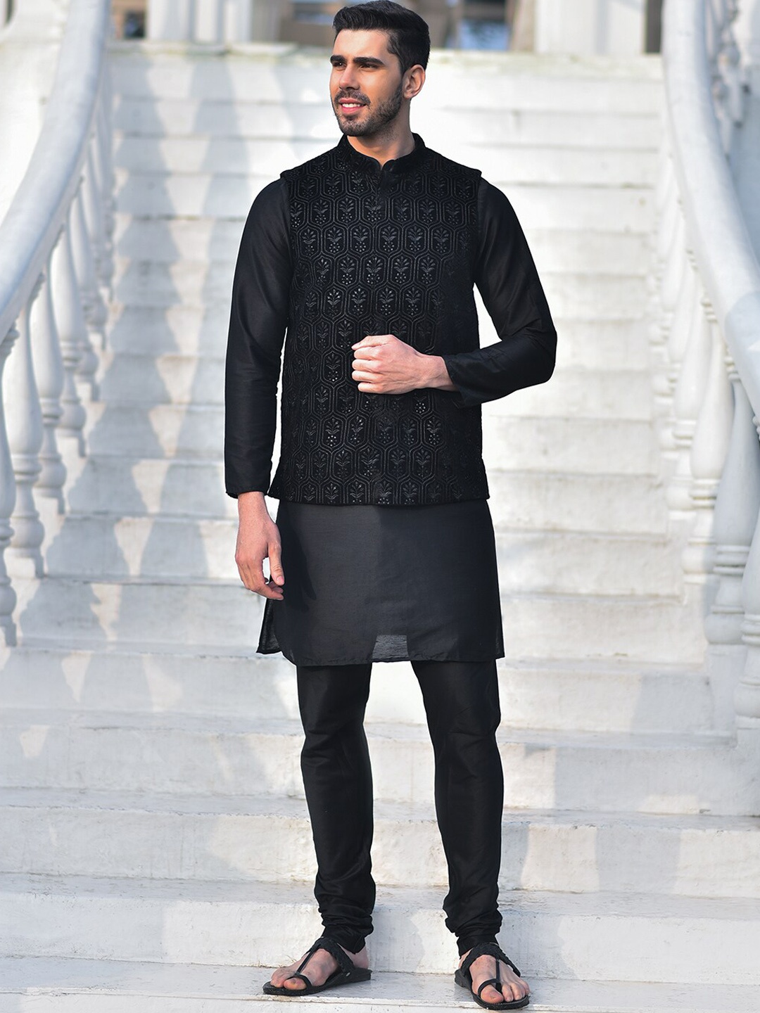 HOUSE OF DEYANN Ethnic Motifs Mandarin Collar Straight Kurta Churidar And Nehru jacket, Black
HOUSE OF DEYANN Ethnic Motifs Mandarin Collar Straight Kurta Churidar And Nehru jacket, Black