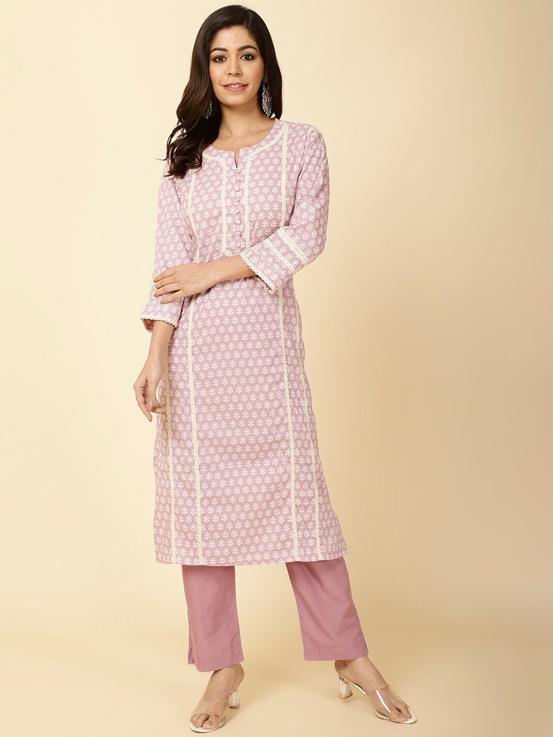 Meena Bazaar Round Neck Three Quarter Sleeves Floral Printed Regular Kurta with Trousers, Purple
Meena Bazaar Round Neck Three Quarter Sleeves Floral Printed Regular Kurta with Trousers, Purple