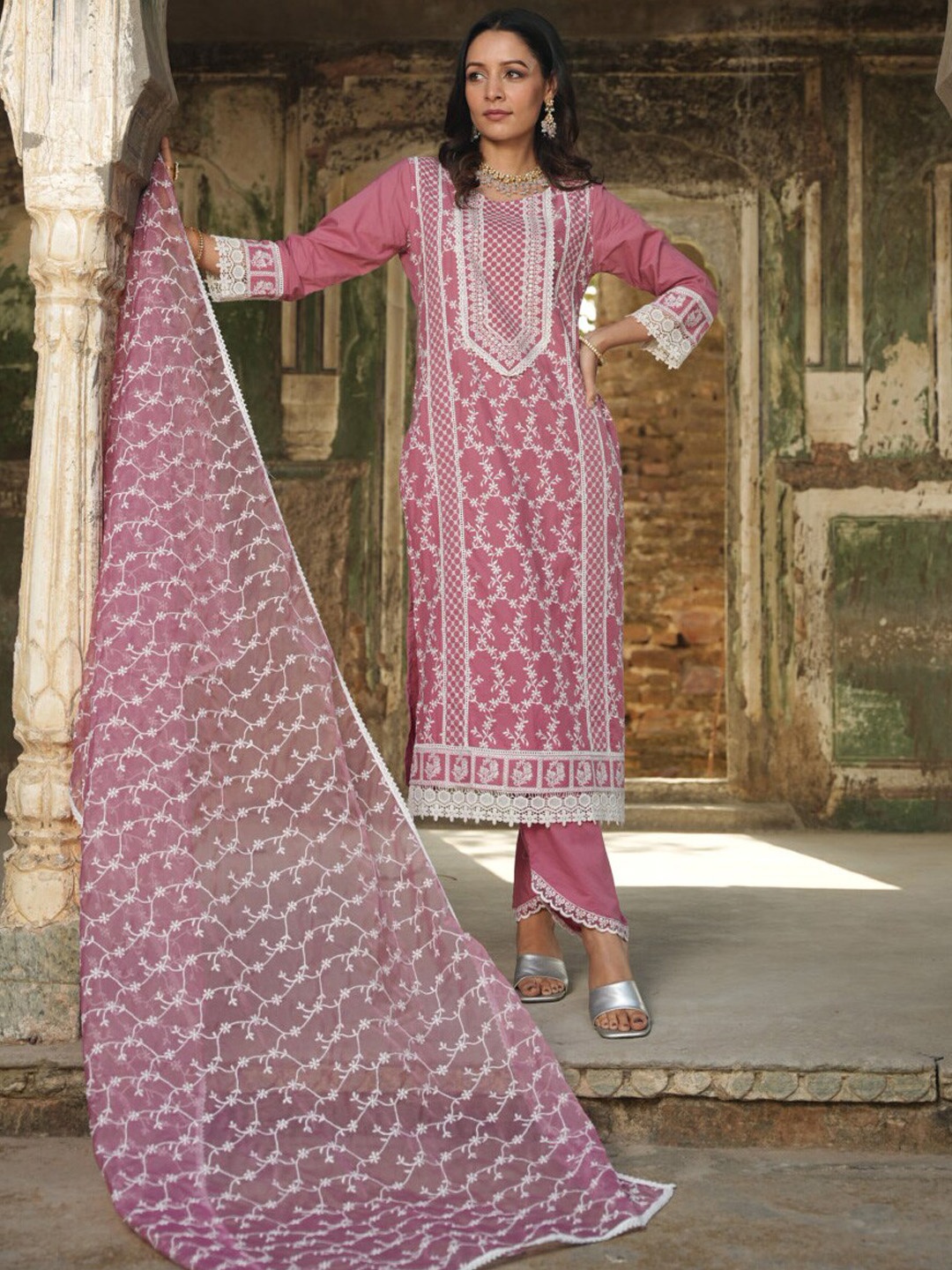 Meena Bazaar Ethnic Motifs Embroidered Regular Thread Work Kurta with Trousers & Dupatta, Rose
Meena Bazaar Ethnic Motifs Embroidered Regular Thread Work Kurta with Trousers & Dupatta, Rose