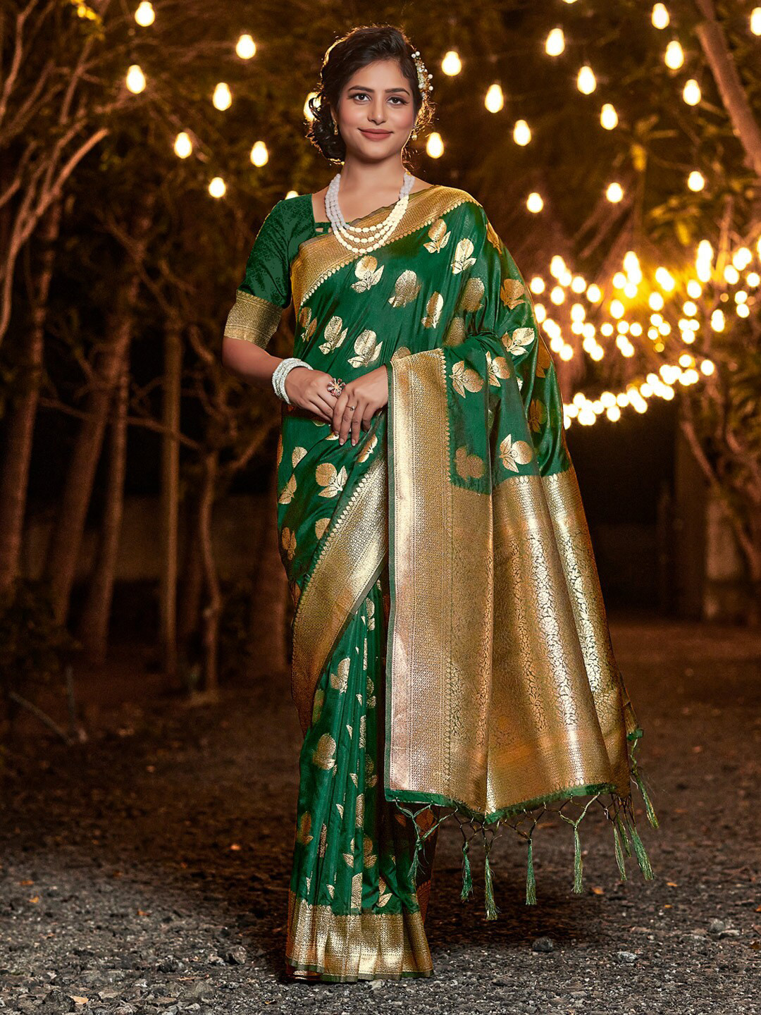 Mitera Green & Gold-Toned Ethnic Motifs Woven Design Zari Banarasi Saree
Mitera Green & Gold-Toned Ethnic Motifs Woven Design Zari Banarasi Saree