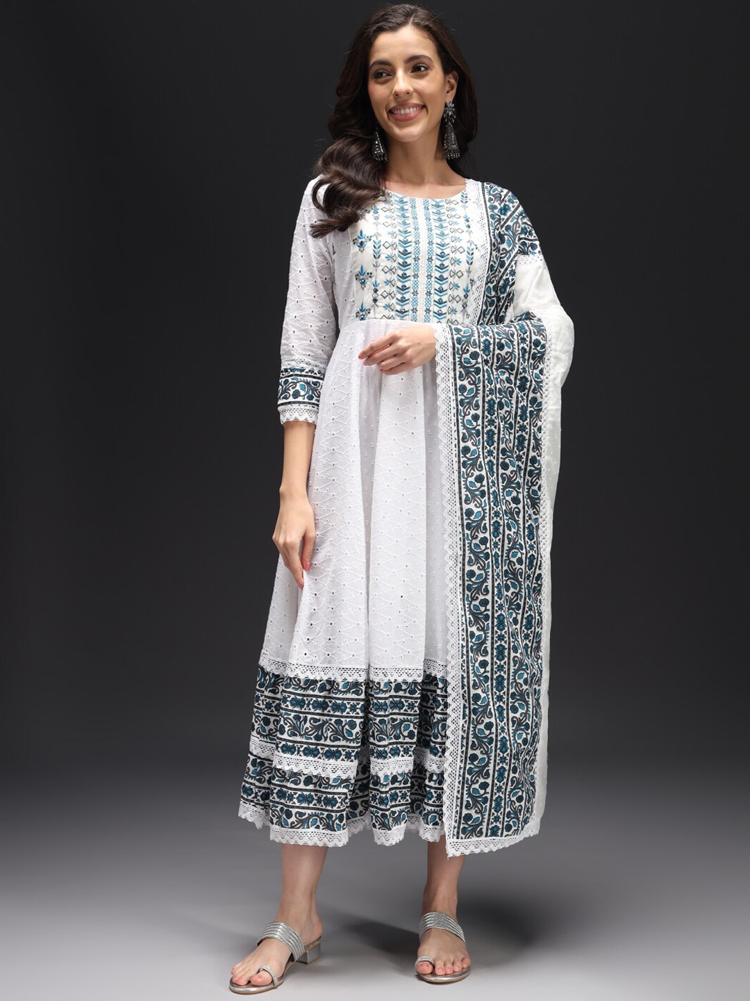 HEEPOSH Floral Embroidered Regular Thread Work Pure Cotton Kurta with Skirt & With Dupatta, White
HEEPOSH Floral Embroidered Regular Thread Work Pure Cotton Kurta with Skirt & With Dupatta, White