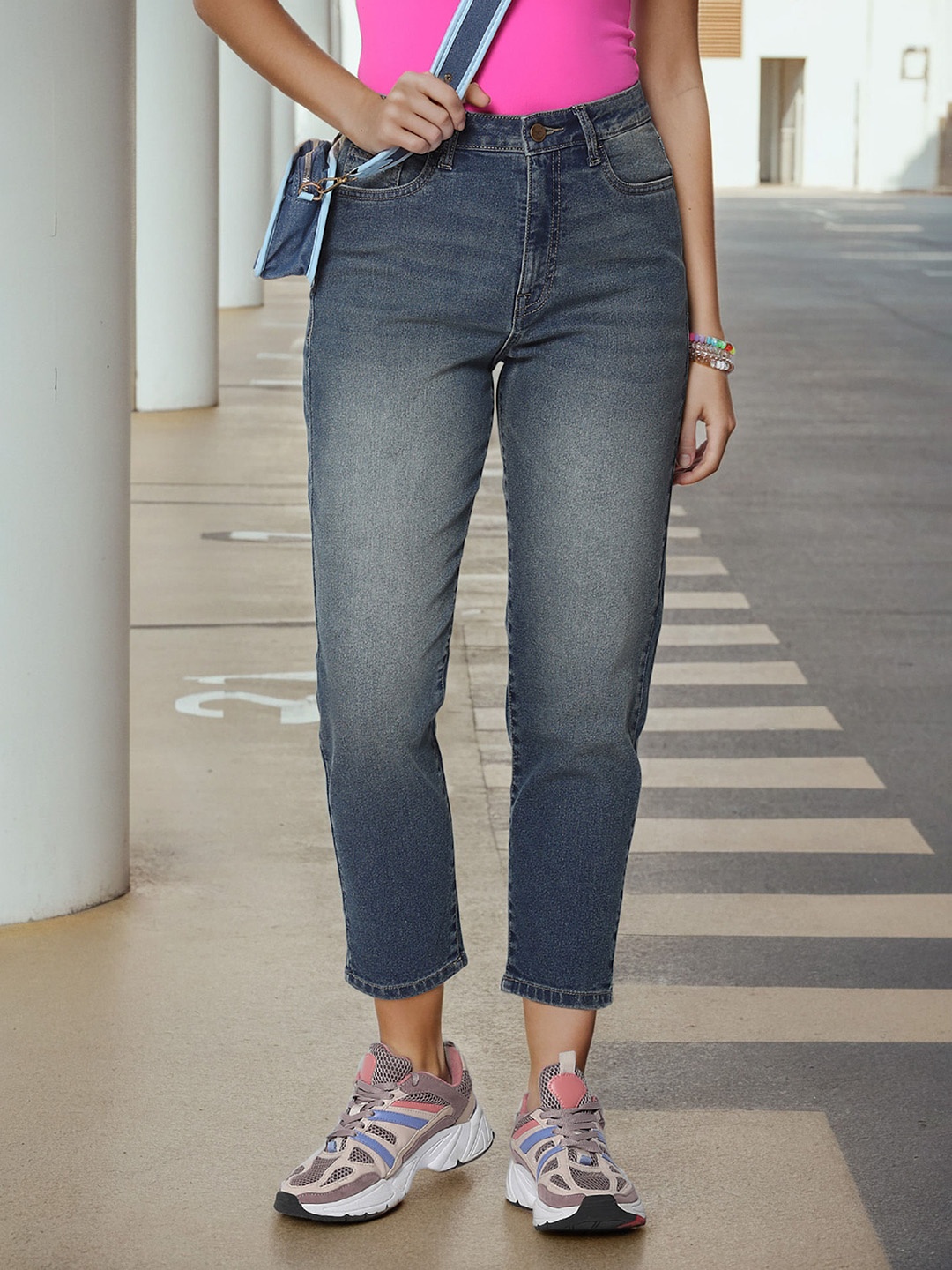 Flying Machine Women Mom Fit High-Rise Heavy Fade Clean Look Stretchable Jeans, Blue
Flying Machine Women Mom Fit High-Rise Heavy Fade Clean Look Stretchable Jeans, Blue