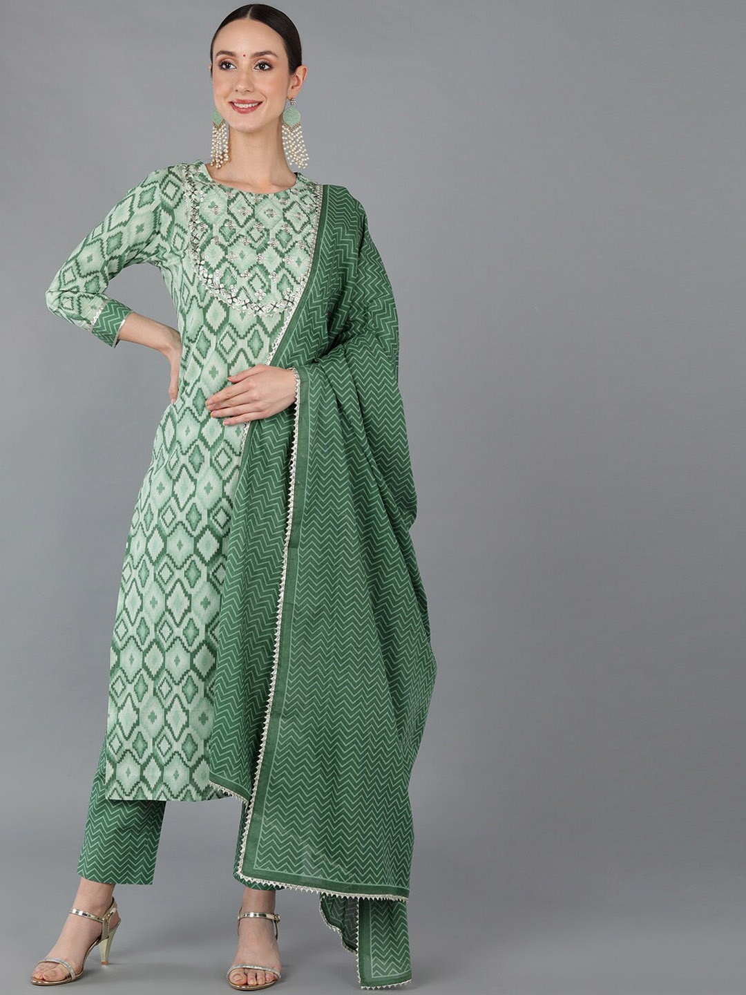 KALINI Geometric Printed Gotta Patti Pure Cotton Kurta with Trousers & With Dupatta, Green
KALINI Geometric Printed Gotta Patti Pure Cotton Kurta with Trousers & With Dupatta, Green