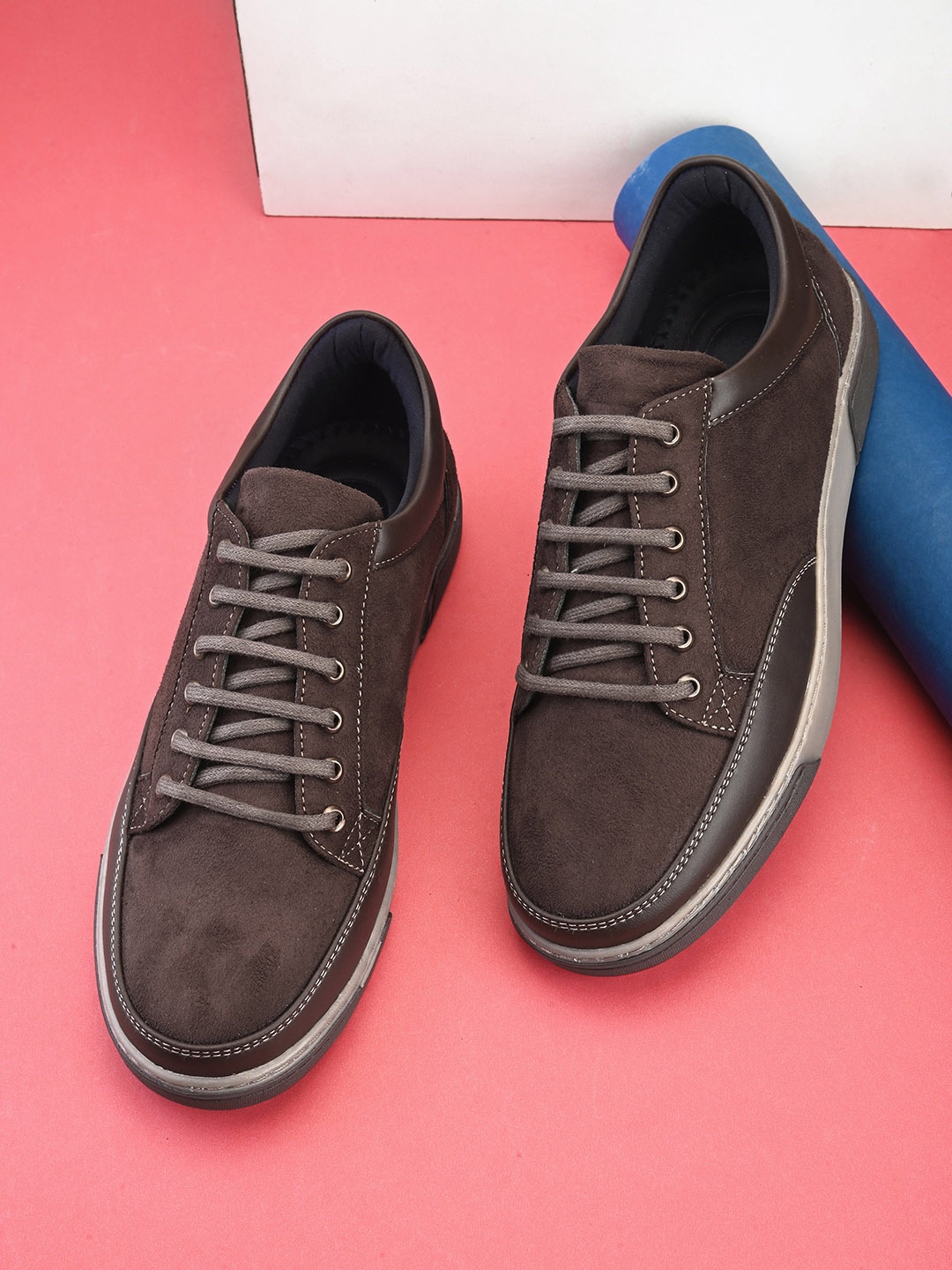 The Roadster Lifestyle Co. Men Brown Lace Up Moisture Wicking Memory Foam Casual Sneakers
The Roadster Lifestyle Co. Men Brown Lace Up Moisture Wicking Memory Foam Casual Sneakers