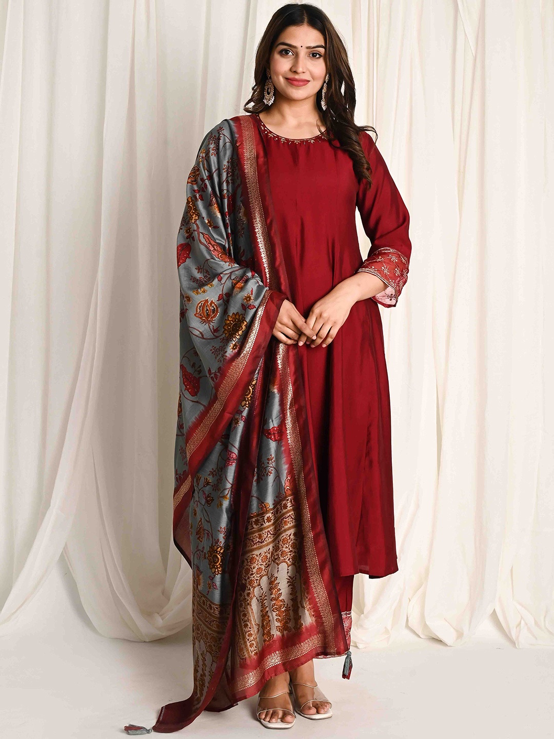 Do Dhaage Floral Embroidered Thread Work Anarkali Kurta with Trousers & Dupatta, Maroon
Do Dhaage Floral Embroidered Thread Work Anarkali Kurta with Trousers & Dupatta, Maroon