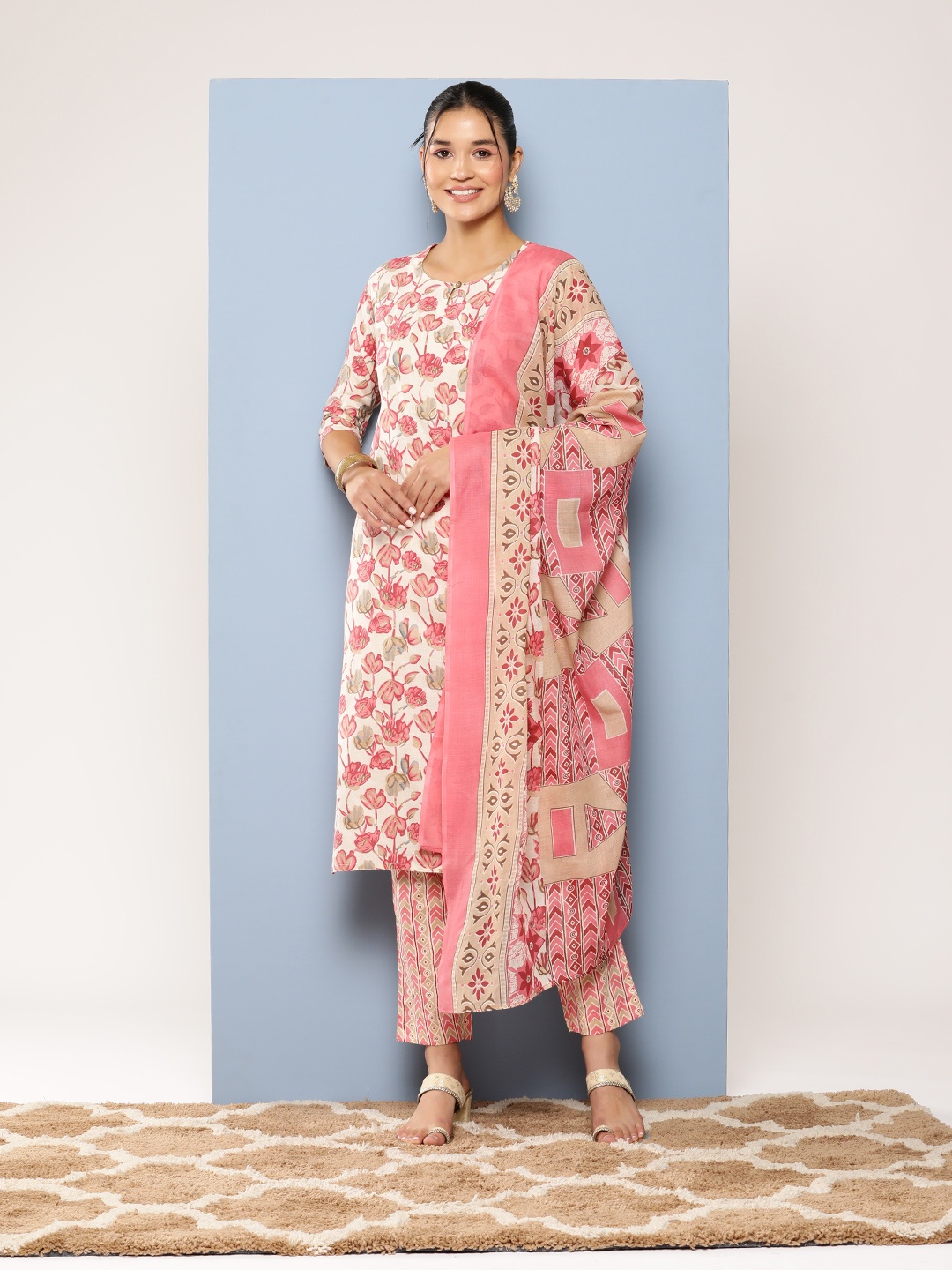 Aarika Women Floral Printed Regular Pure Cotton Kurta with Trousers & With Dupatta, Pink
Aarika Women Floral Printed Regular Pure Cotton Kurta with Trousers & With Dupatta, Pink