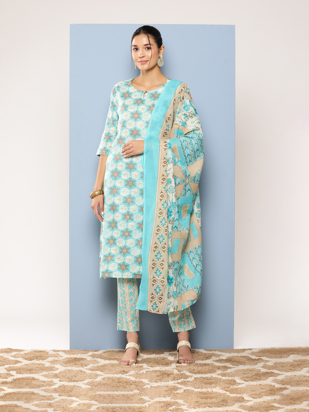 Aarika Women Ethnic Motifs Printed Regular Pure Cotton Kurta with Trousers & With Dupatta, Turquoise blue
Aarika Women Ethnic Motifs Printed Regular Pure Cotton Kurta with Trousers & With Dupatta, Turquoise blue