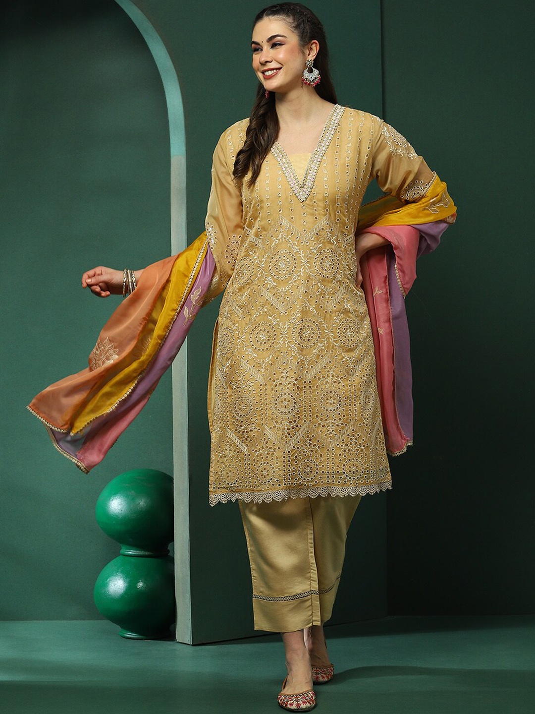AKS Couture Ethnic Motifs Embroidered Regular Thread Work Kurta with Trousers & Dupatta, Beige
AKS Couture Ethnic Motifs Embroidered Regular Thread Work Kurta with Trousers & Dupatta, Beige