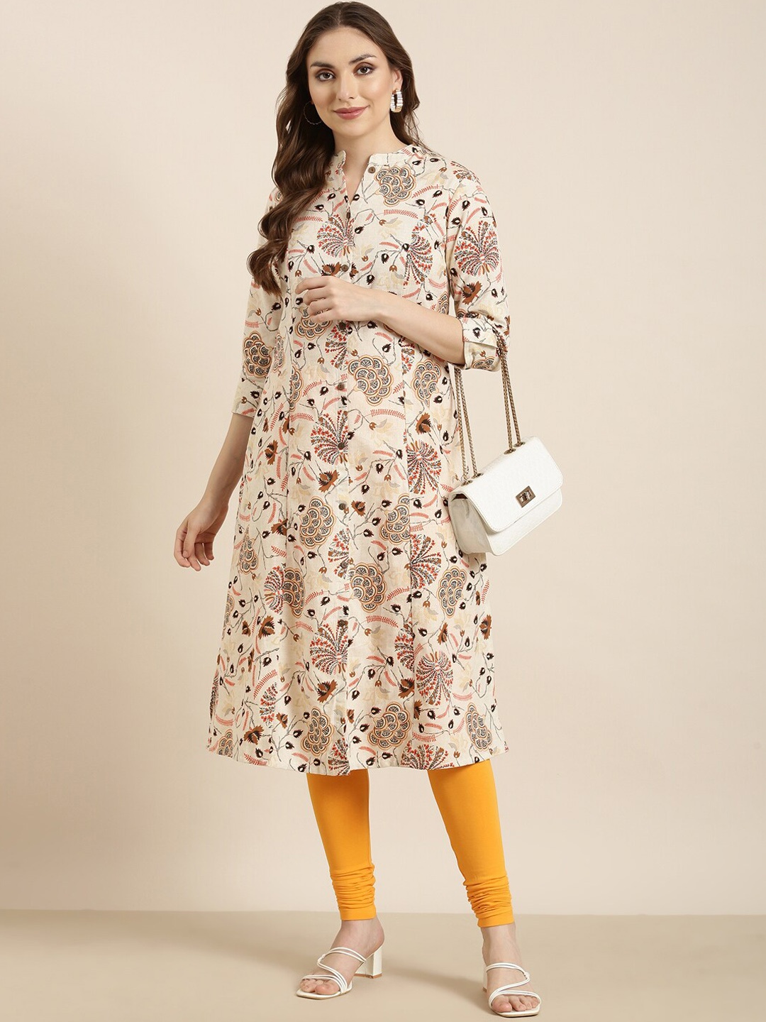 SHOWOFF Floral Printed Flared Sleeves Gotta Patti Floral Cotton Anarkali Kurta, Cream
SHOWOFF Floral Printed Flared Sleeves Gotta Patti Floral Cotton Anarkali Kurta, Cream