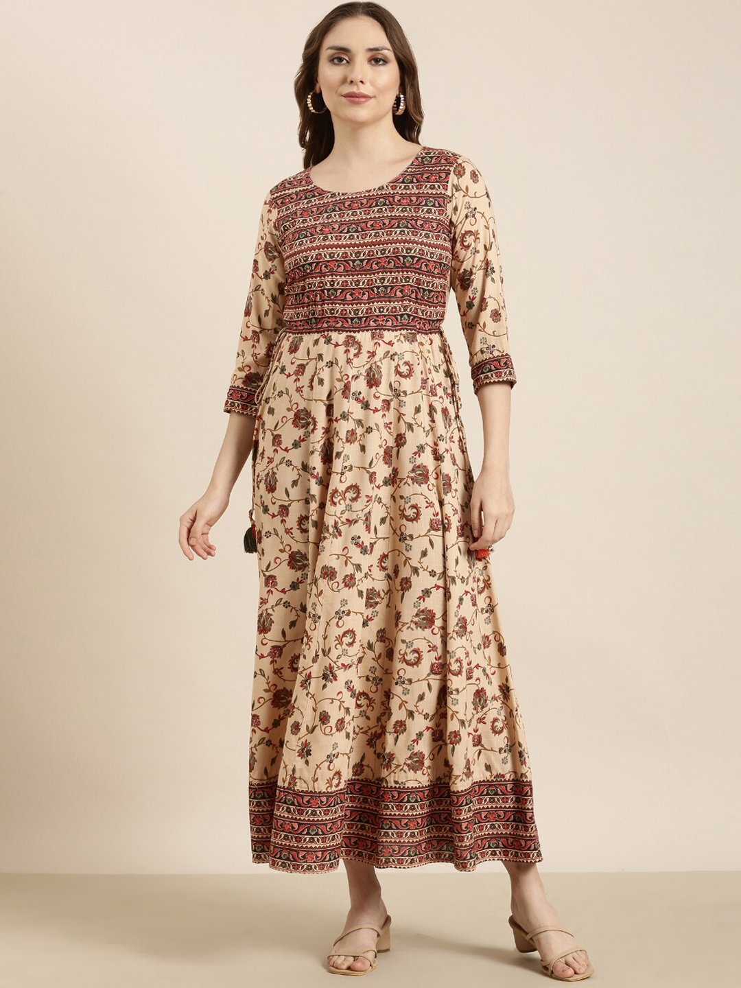 SHOWOFF Printed Round Neck Flared Sleeves Sequinned Pastels Cotton Anarkali Kurta, Beige
SHOWOFF Printed Round Neck Flared Sleeves Sequinned Pastels Cotton Anarkali Kurta, Beige