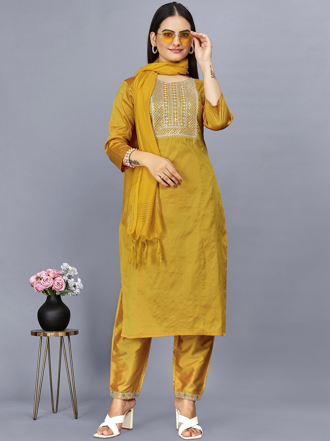 DIVASTRI Ethnic Motifs Yoke Design Thread Work Straight Kurta With Trouser & Dupatta, Yellow
DIVASTRI Ethnic Motifs Yoke Design Thread Work Straight Kurta With Trouser & Dupatta, Yellow
