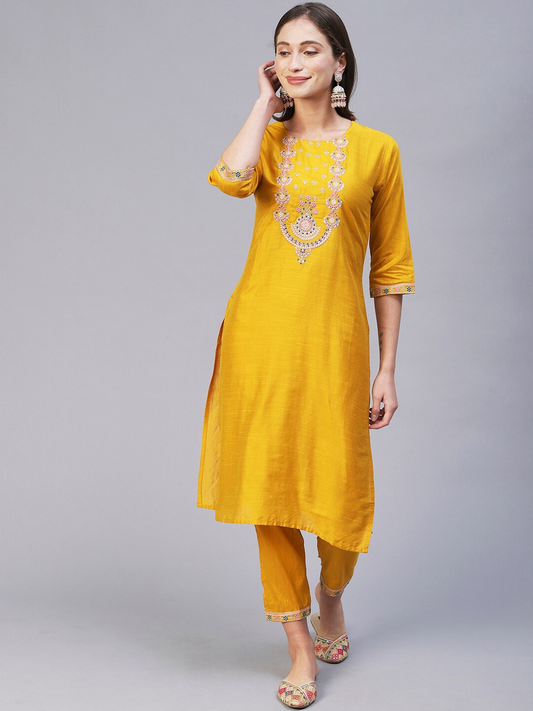 DIVASTRI Floral Yoke Design Regular Thread Work Kurta with Trousers, Yellow