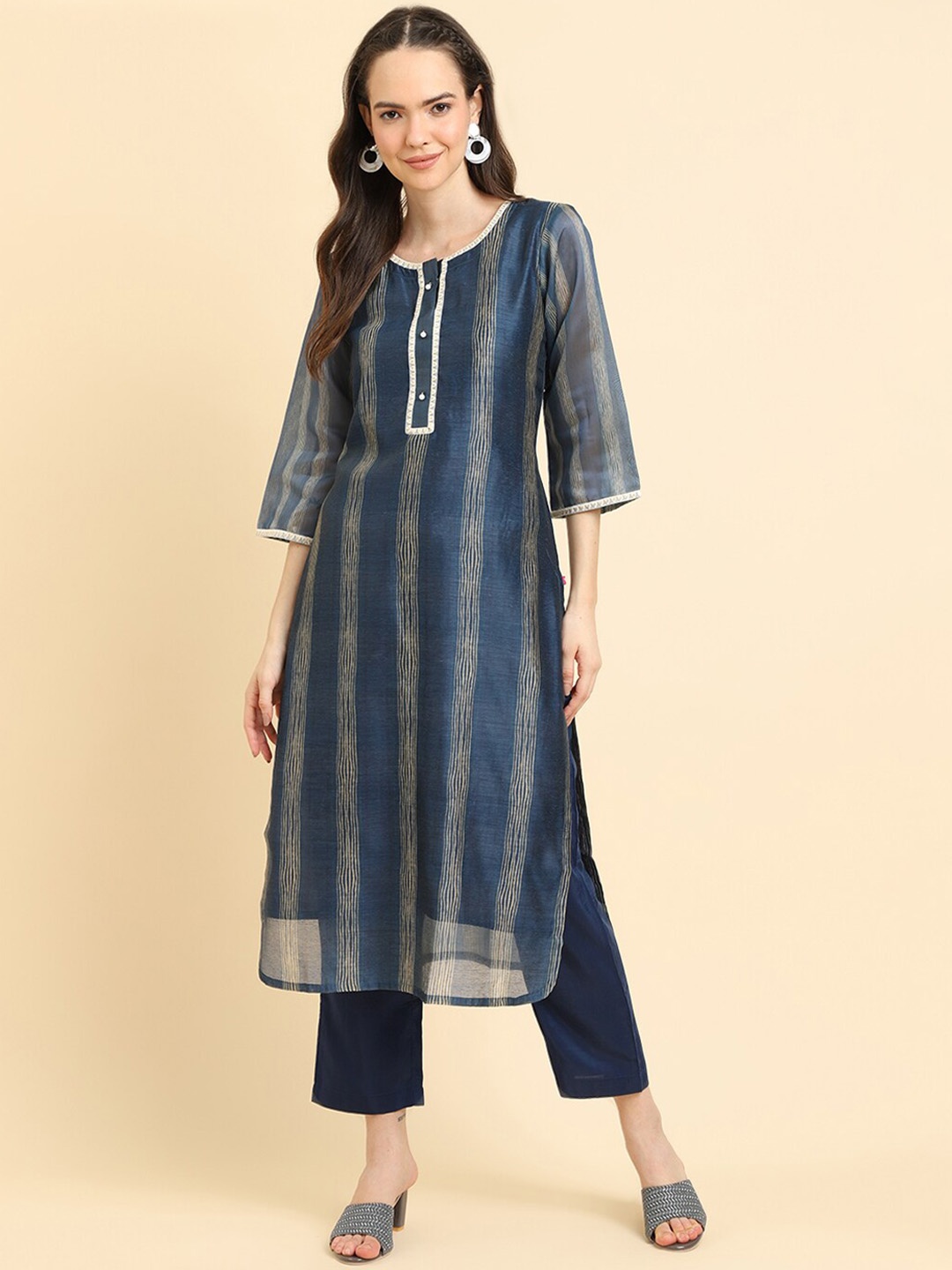 KALINI Printed Regular Sequinned Round Neck Chanderi Silk Straight Kurta with Trousers, Navy blue
KALINI Printed Regular Sequinned Round Neck Chanderi Silk Straight Kurta with Trousers, Navy blue