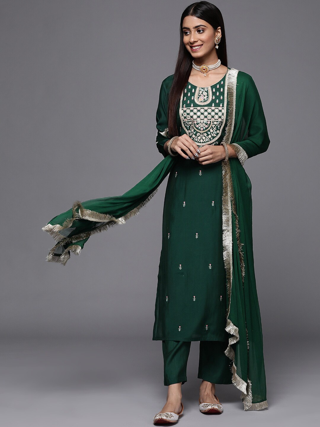 KALINI Ethnic Motifs Embroidered Regular Gotta Patti Kurta with Trousers & Dupatta, Green
KALINI Ethnic Motifs Embroidered Regular Gotta Patti Kurta with Trousers & Dupatta, Green