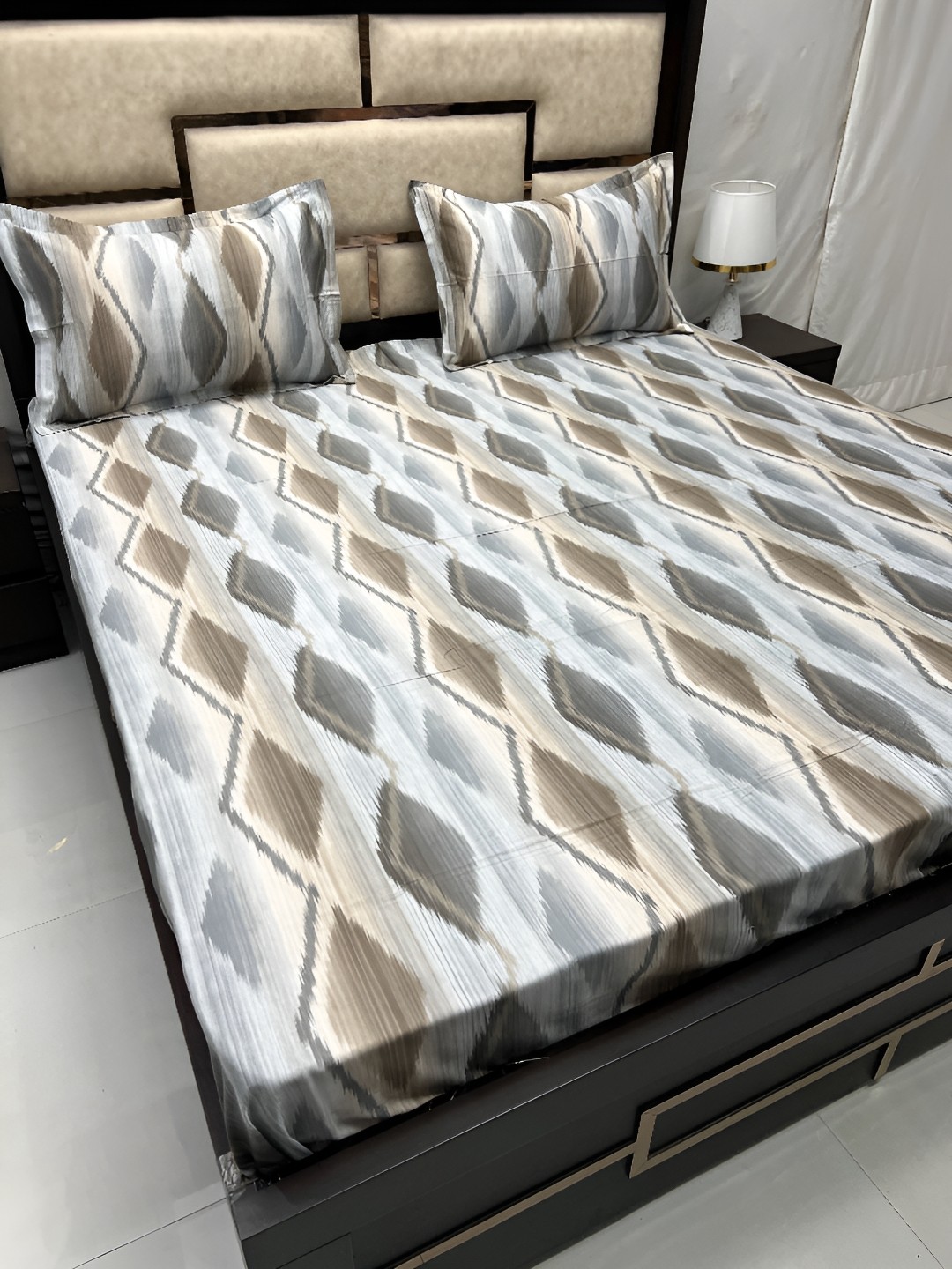 Pure Decor Divine Fur White & Grey Geometric Cotton King Bedsheet With 2 Pillow Covers
Pure Decor Divine Fur White & Grey Geometric Cotton King Bedsheet With 2 Pillow Covers