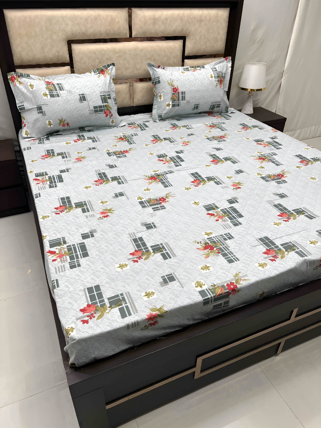 Pure Decor Grey & Red Floral Printed Pure Cotton 350 TC King Bedsheet with 2 Pillow Covers
Pure Decor Grey & Red Floral Printed Pure Cotton 350 TC King Bedsheet with 2 Pillow Covers