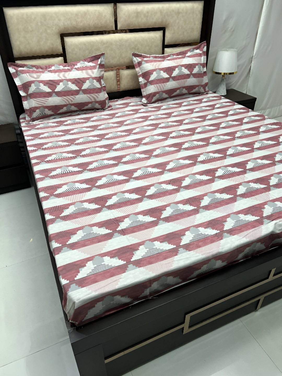 Pure Decor Maroon & White Printed Pure Cotton 350 TC King Bedsheet with 2 Pillow Covers
Pure Decor Maroon & White Printed Pure Cotton 350 TC King Bedsheet with 2 Pillow Covers