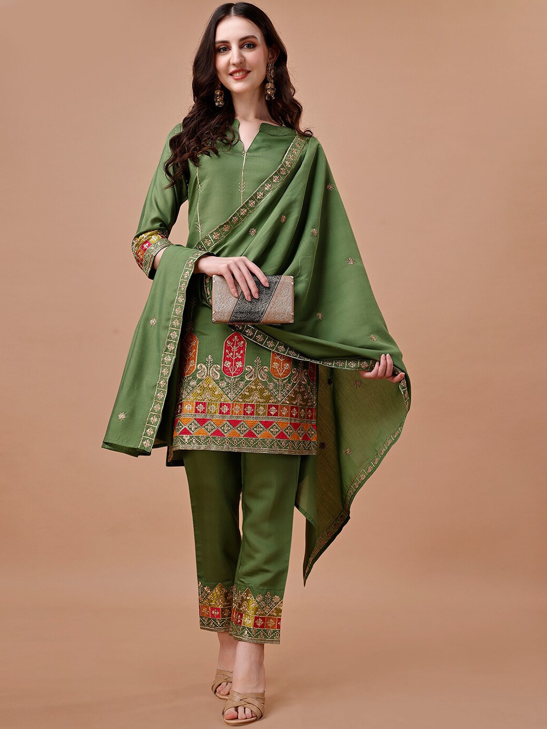 KALINI Ethnic Motifs Embroidered Regular Thread Work Kurta with Palazzos & Dupatta, Green
KALINI Ethnic Motifs Embroidered Regular Thread Work Kurta with Palazzos & Dupatta, Green