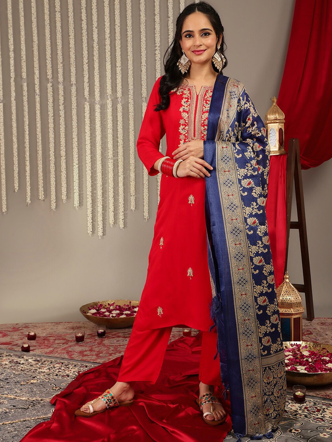 KALINI Floral Embroidered Regular Notched Neck Thread Work Kurta with Trousers & Dupatta, Red
KALINI Floral Embroidered Regular Notched Neck Thread Work Kurta with Trousers & Dupatta, Red