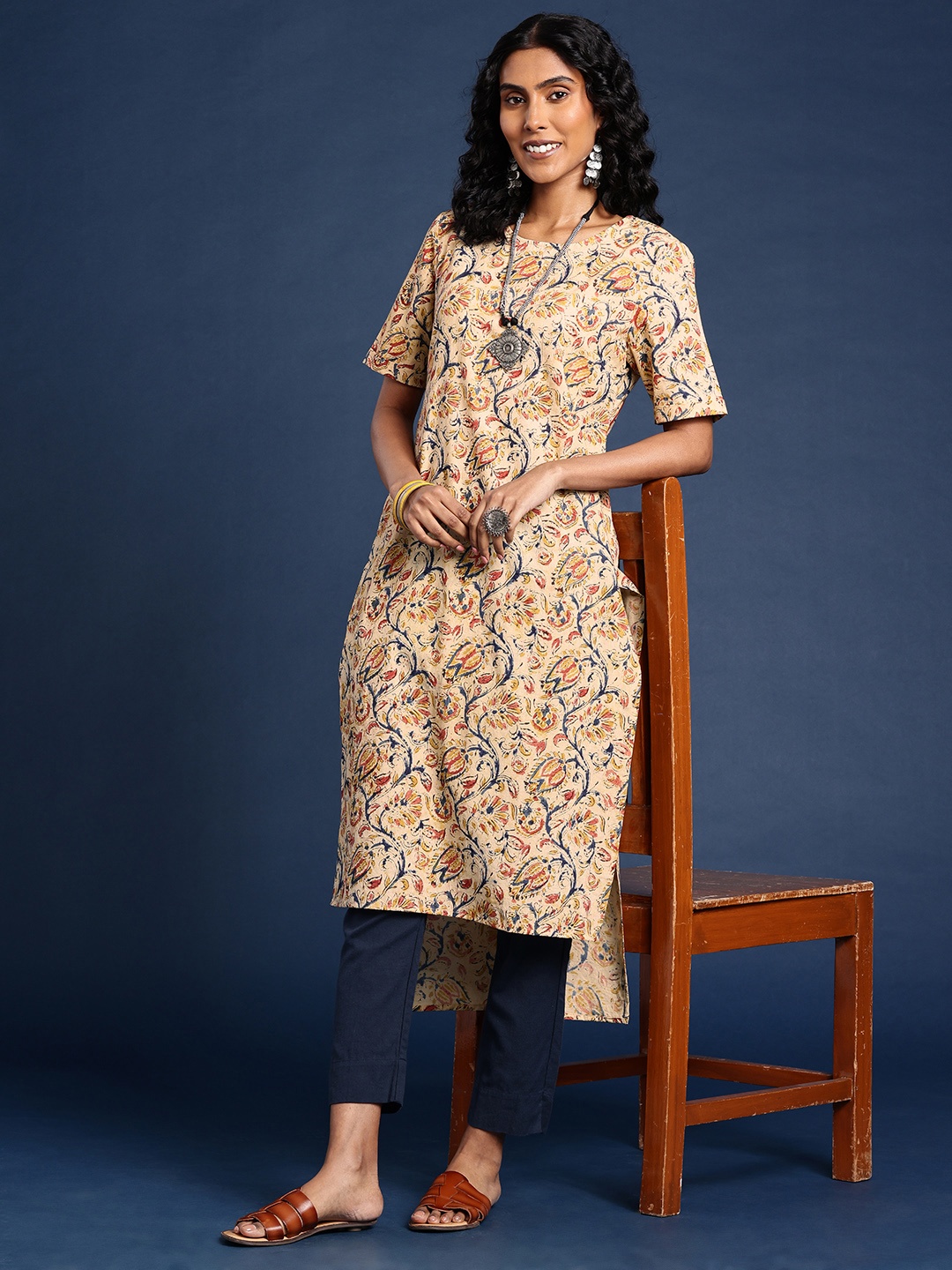 Taavi Kalamkari Kalamkari Ethnic Motifs Indie Florals Printed Pure Cotton Kurta, Beige
Taavi Kalamkari Kalamkari Ethnic Motifs Indie Florals Printed Pure Cotton Kurta, Beige