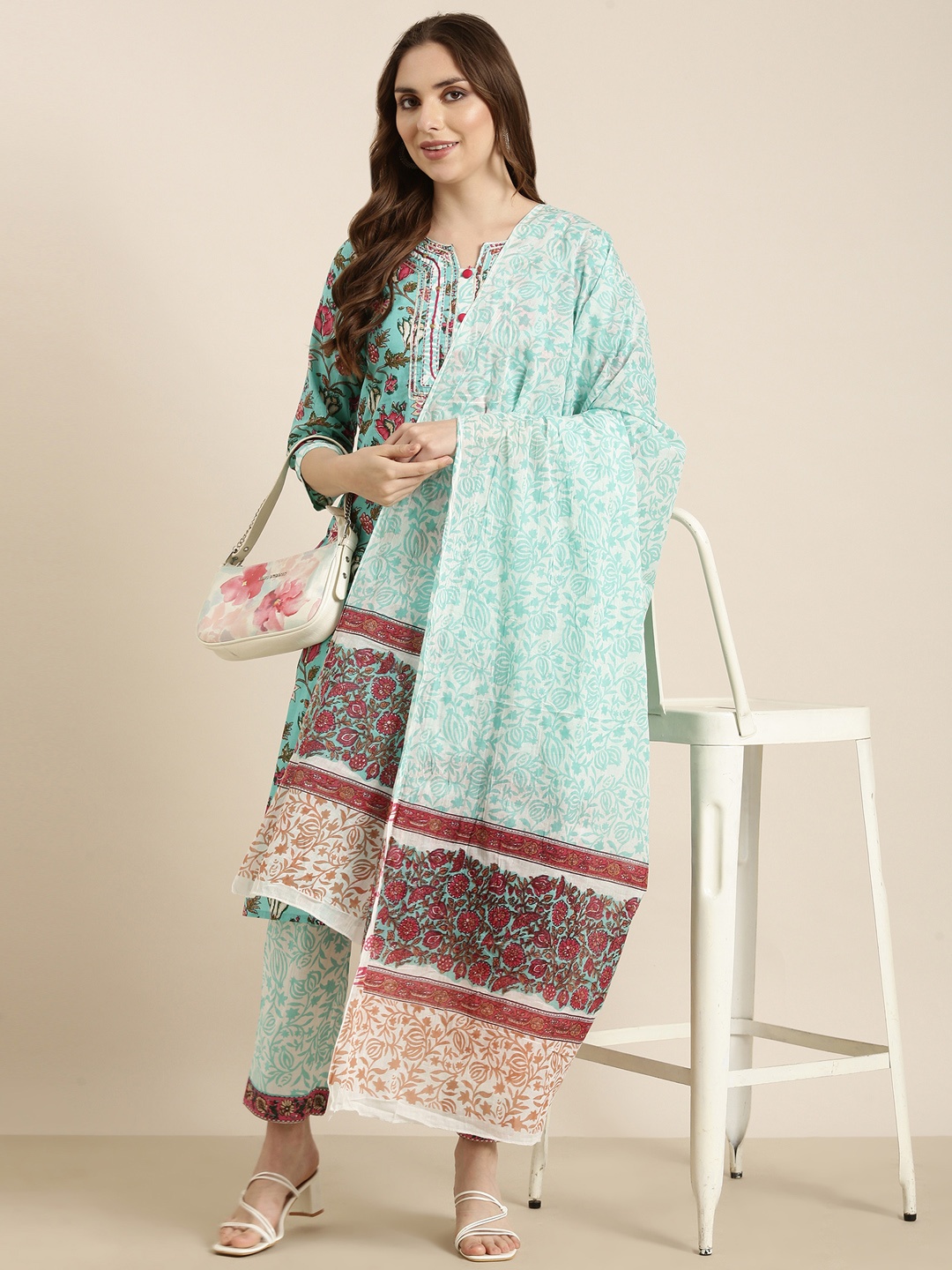 SHOWOFF Floral Printed Regular Gotta Patti Notched Neck Kurta with Trousers & Dupatta, Turquoise blue
SHOWOFF Floral Printed Regular Gotta Patti Notched Neck Kurta with Trousers & Dupatta, Turquoise blue