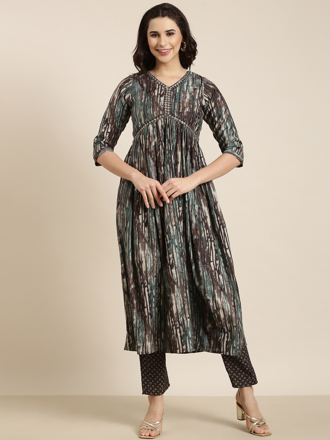 SHOWOFF Abstract Printed Beads And Stones Embroidered Empire Kurta With Trousers, Brown
SHOWOFF Abstract Printed Beads And Stones Embroidered Empire Kurta With Trousers, Brown