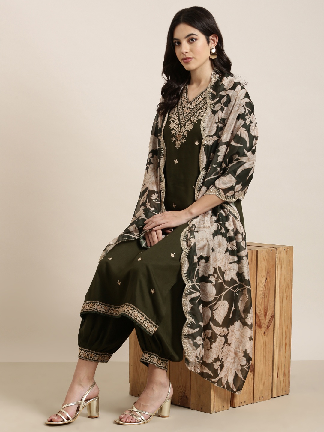 SHOWOFF Floral Embroidered V-Neck Thread Work Kurta with Patiala & With Dupatta, Green
SHOWOFF Floral Embroidered V-Neck Thread Work Kurta with Patiala & With Dupatta, Green