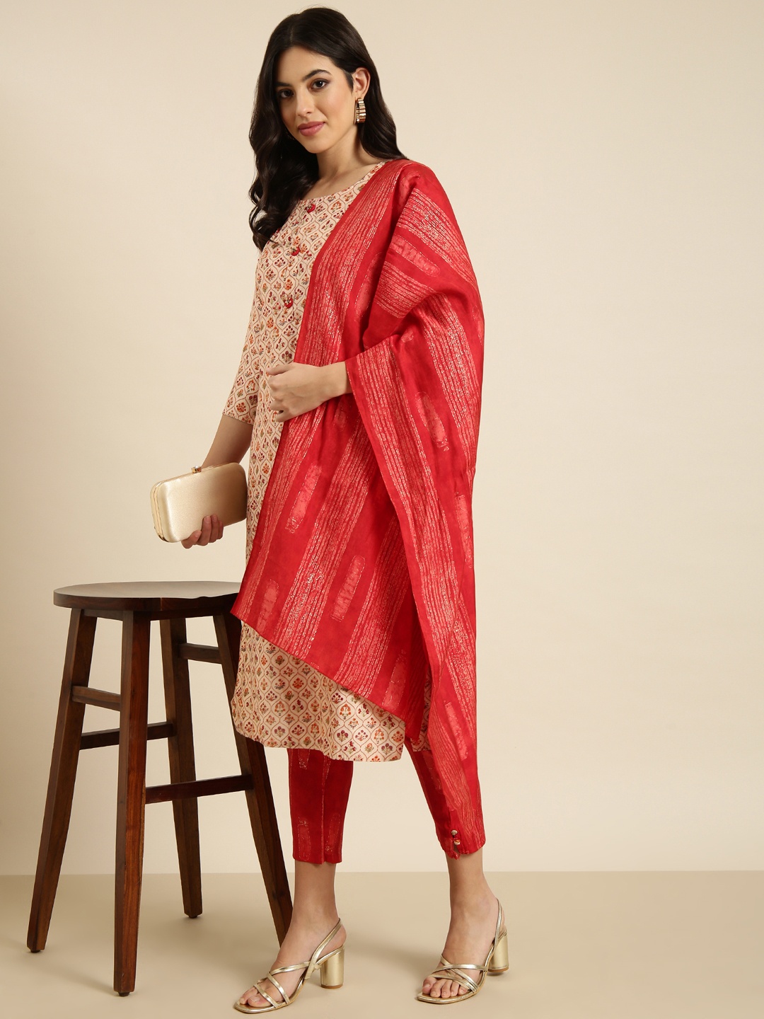 SHOWOFF Floral Printed Round Neck Thread Work Kurta with Trousers & With Dupatta, Beige
SHOWOFF Floral Printed Round Neck Thread Work Kurta with Trousers & With Dupatta, Beige
