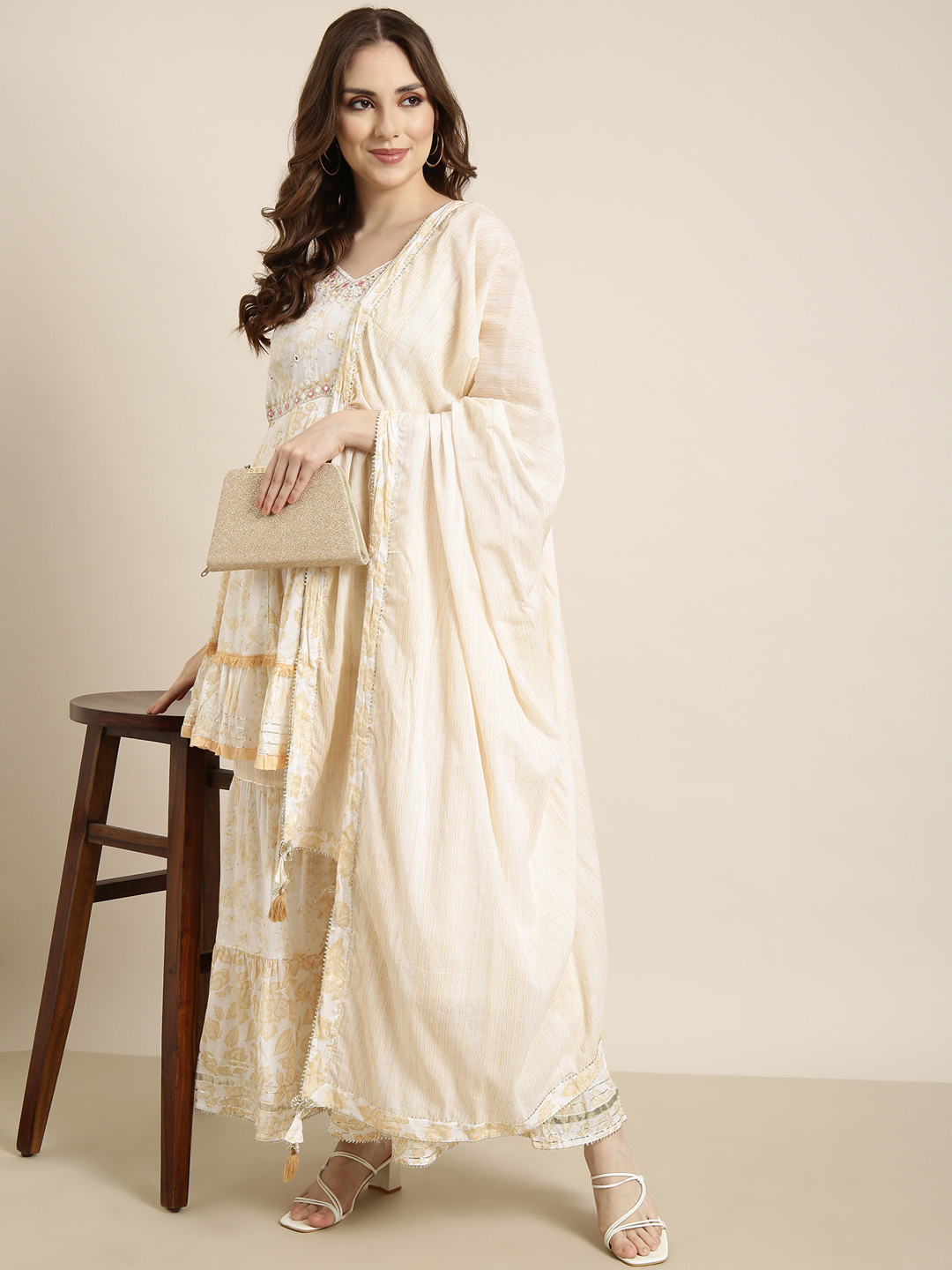 SHOWOFF Floral Printed Panelled Gotta Patti Sweetheart Neck Kurti with Sharara & Dupatta, Cream
SHOWOFF Floral Printed Panelled Gotta Patti Sweetheart Neck Kurti with Sharara & Dupatta, Cream
