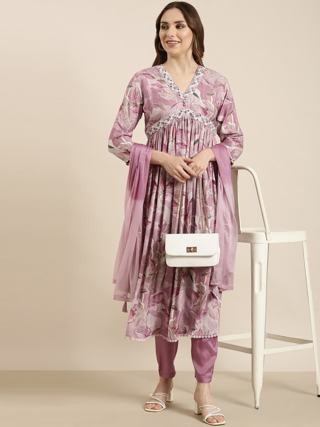 SHOWOFF Floral Printed Empire Thread Work Anarkali Kurta With Trousers & Dupatta, Lavender
SHOWOFF Floral Printed Empire Thread Work Anarkali Kurta With Trousers & Dupatta, Lavender