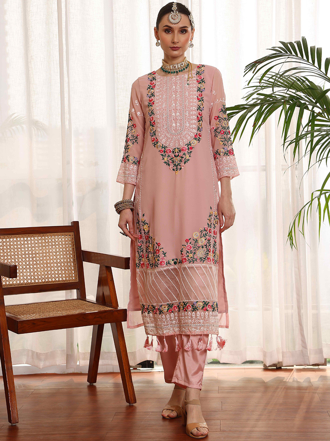 cbazaar Floral Beads And Stones Embroidered Straight Kurta With Trousers & Dupatta, Pink
cbazaar Floral Beads And Stones Embroidered Straight Kurta With Trousers & Dupatta, Pink