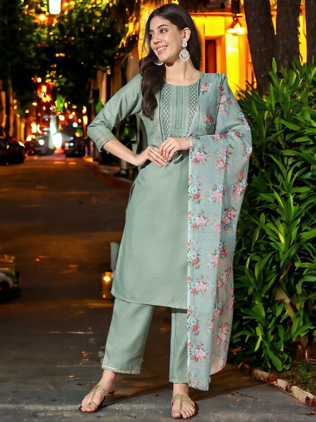 MORLY Ethnic Motifs Embroidered Regular Sequinned Kurta with Trousers & Dupatta, Sea green
MORLY Ethnic Motifs Embroidered Regular Sequinned Kurta with Trousers & Dupatta, Sea green