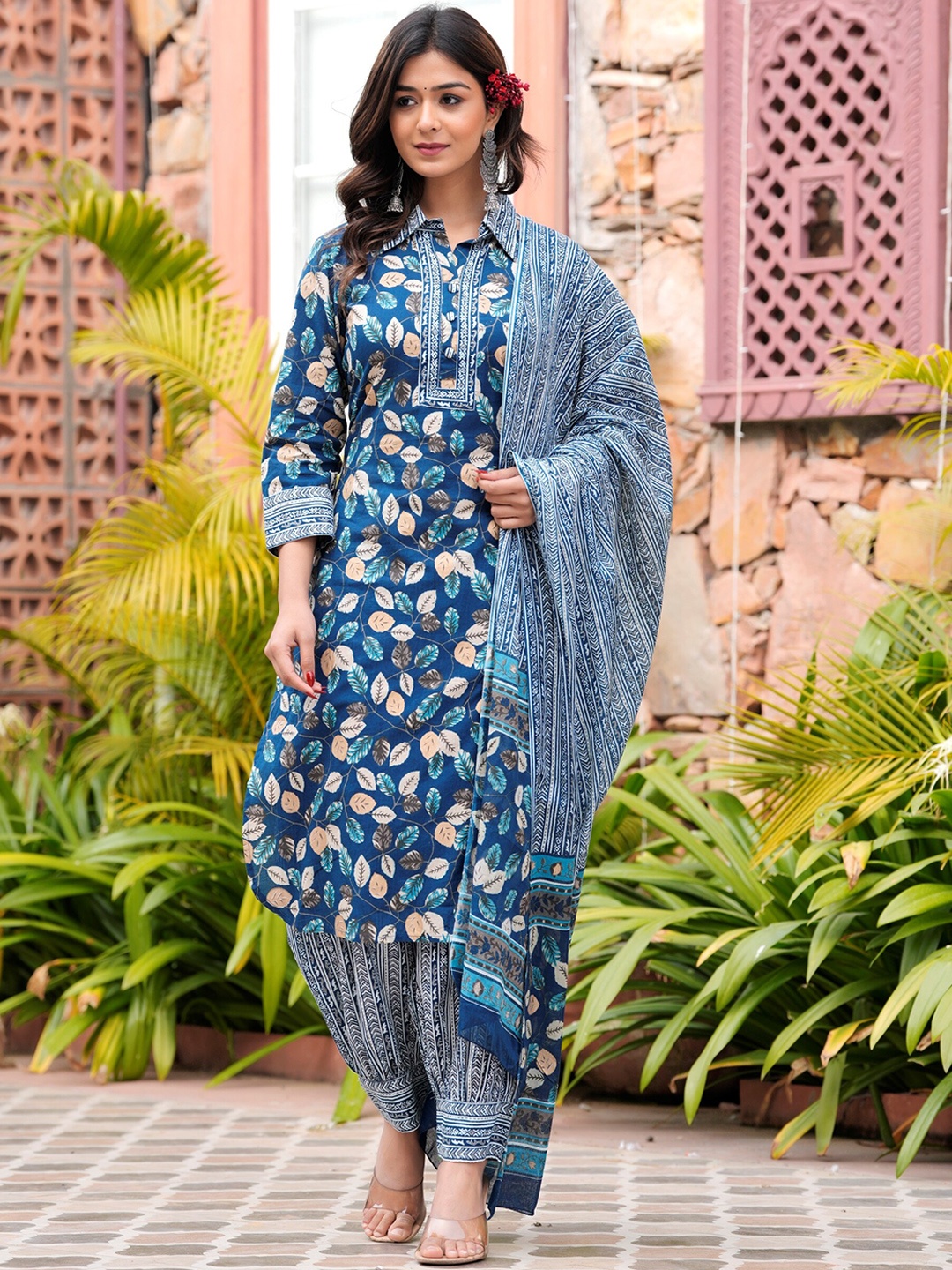 Chandbaali Floral Printed Regular Pure Cotton Kurta with Salwar & With Dupatta, Navy blue
Chandbaali Floral Printed Regular Pure Cotton Kurta with Salwar & With Dupatta, Navy blue