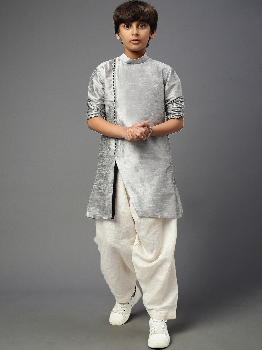 YK Boys Self Design Mandarin Collar Straight Sidecut Straight Kurta with Dhoti Pants, Silver
YK Boys Self Design Mandarin Collar Straight Sidecut Straight Kurta with Dhoti Pants, Silver