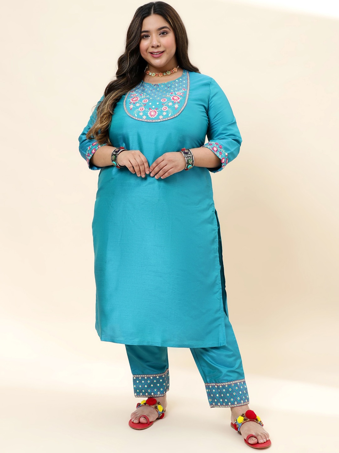 Sringam Round Neck Ethnic Motifs Embroidered Regular Thread Work Kurta with Trousers, Blue
Sringam Round Neck Ethnic Motifs Embroidered Regular Thread Work Kurta with Trousers, Blue