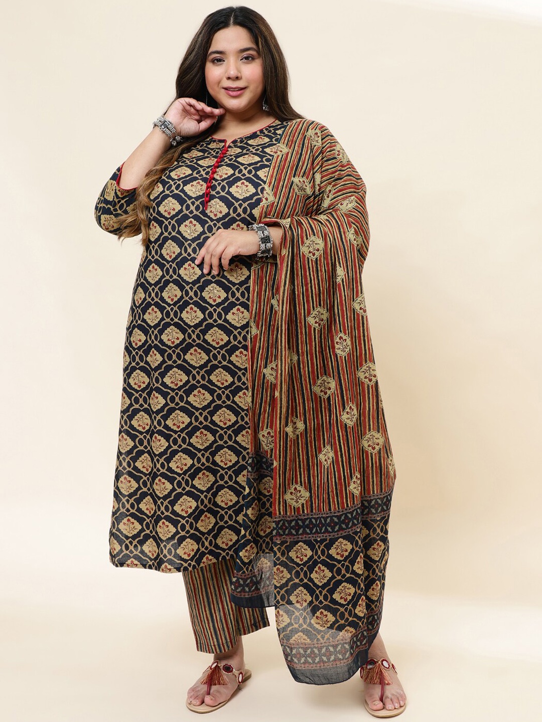 Sringam Round Neck Floral Printed Regular Pure Cotton Kurta with Trousers & With Dupatta, Navy blue
Sringam Round Neck Floral Printed Regular Pure Cotton Kurta with Trousers & With Dupatta, Navy blue