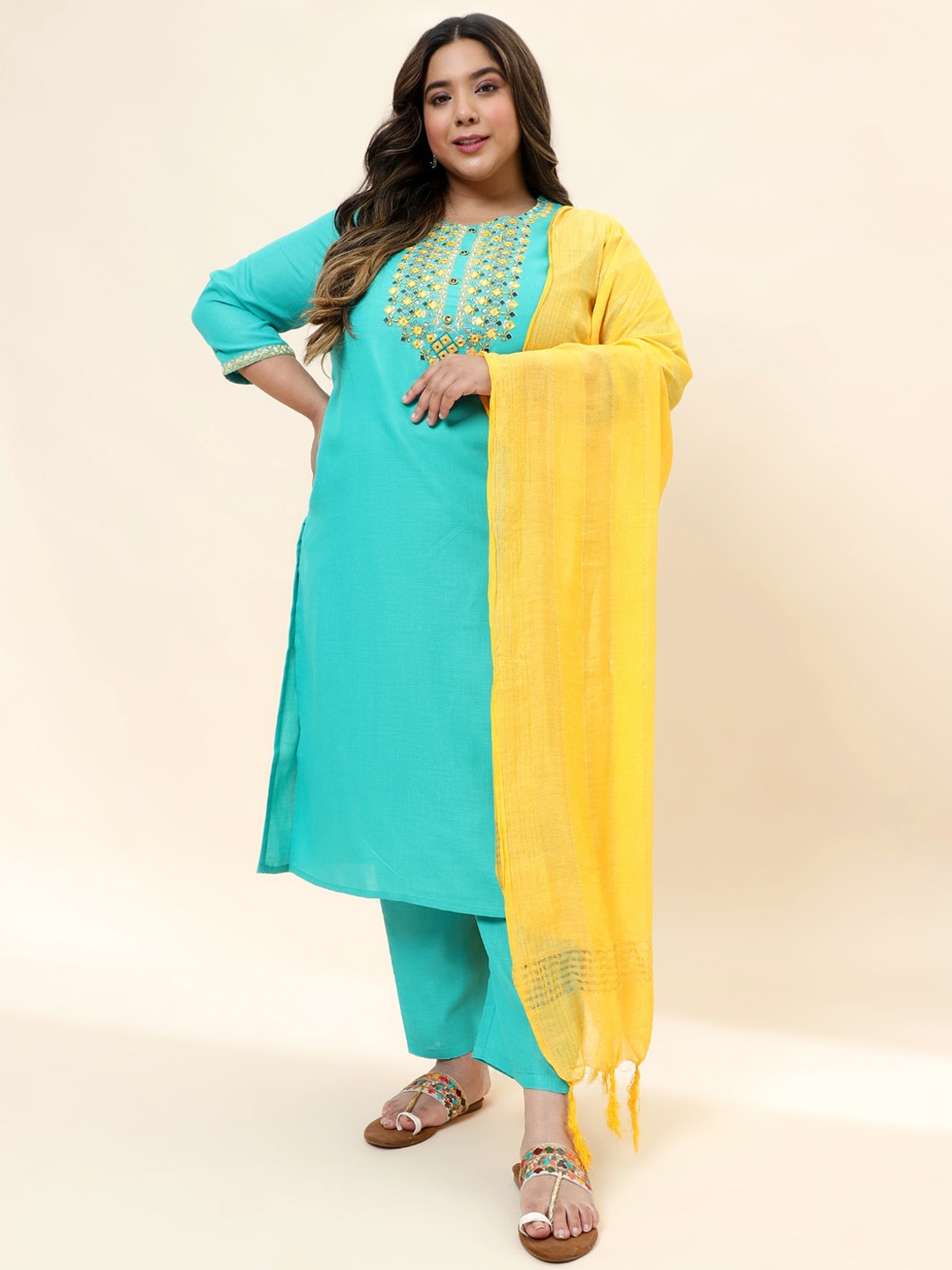 Sringam Round Neck Ethnic Motifs Embroidered Regular Thread Work Kurta Set, Green
Sringam Round Neck Ethnic Motifs Embroidered Regular Thread Work Kurta Set, Green
