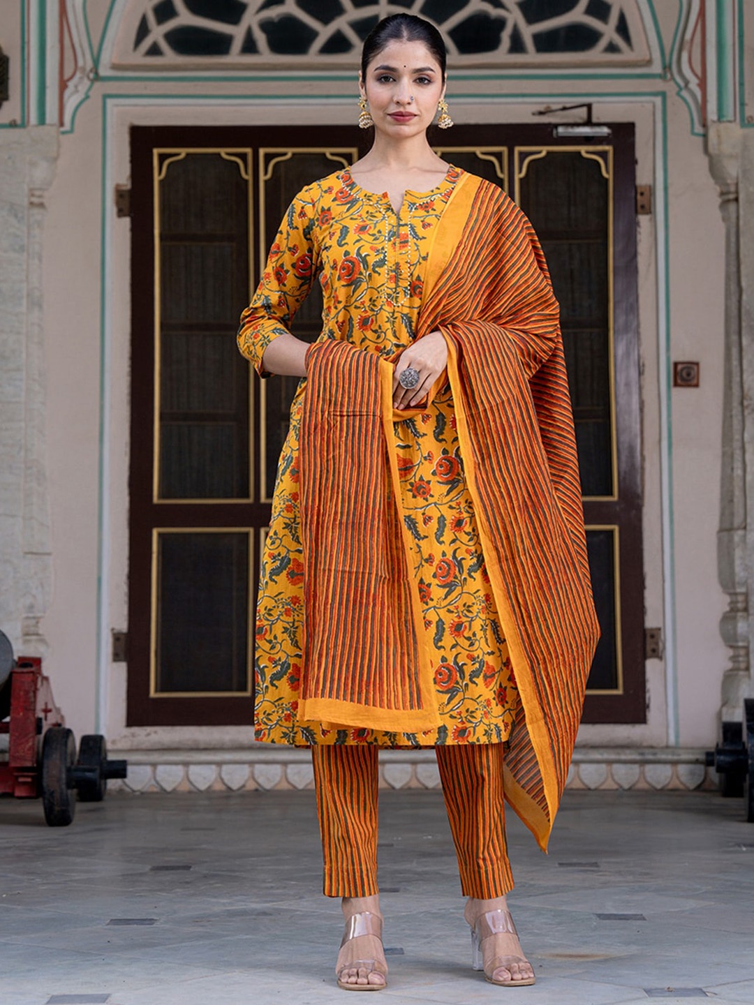 KAAJH Floral Printed Regular Gotta Patti Pure Cotton Kurta With Trousers & Dupatta, Yellow
KAAJH Floral Printed Regular Gotta Patti Pure Cotton Kurta With Trousers & Dupatta, Yellow