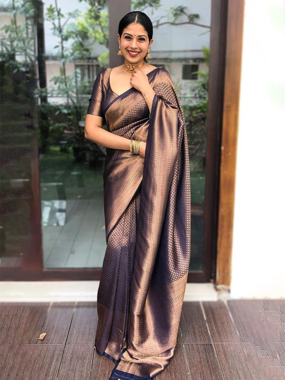 Naishu Trendz Ethnic Motifs Woven Design Zari Pure Silk Kanjeevaram Saree, Navy blue
Naishu Trendz Ethnic Motifs Woven Design Zari Pure Silk Kanjeevaram Saree, Navy blue